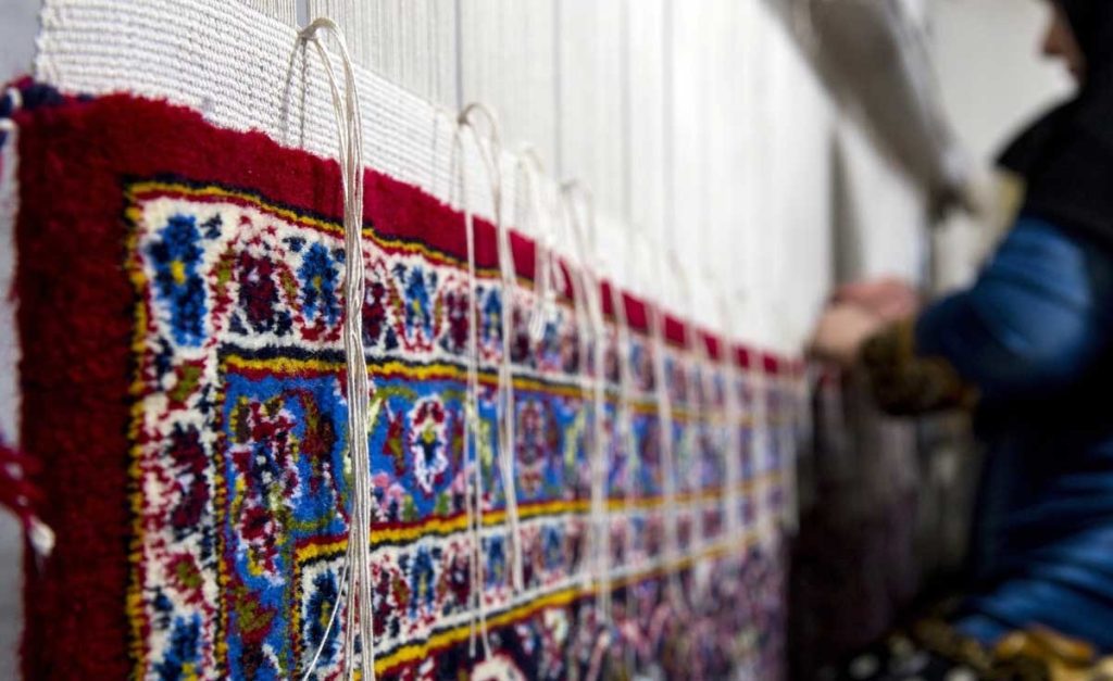 Which design to buy in hand-made rugs to choose from?